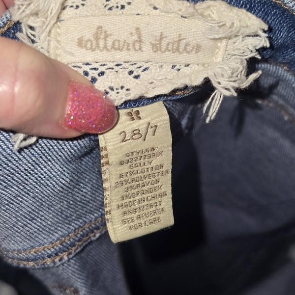 Altar'd State Straight Leg Distresses SALLY style, Stretch Jeans Size 7 - Picture 7 of 11
